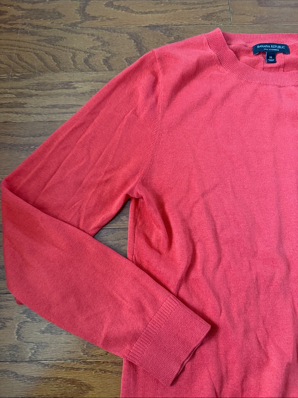 Banana Republic silk cashmere crewneck sweater- flawed - Picture 3 of 7
